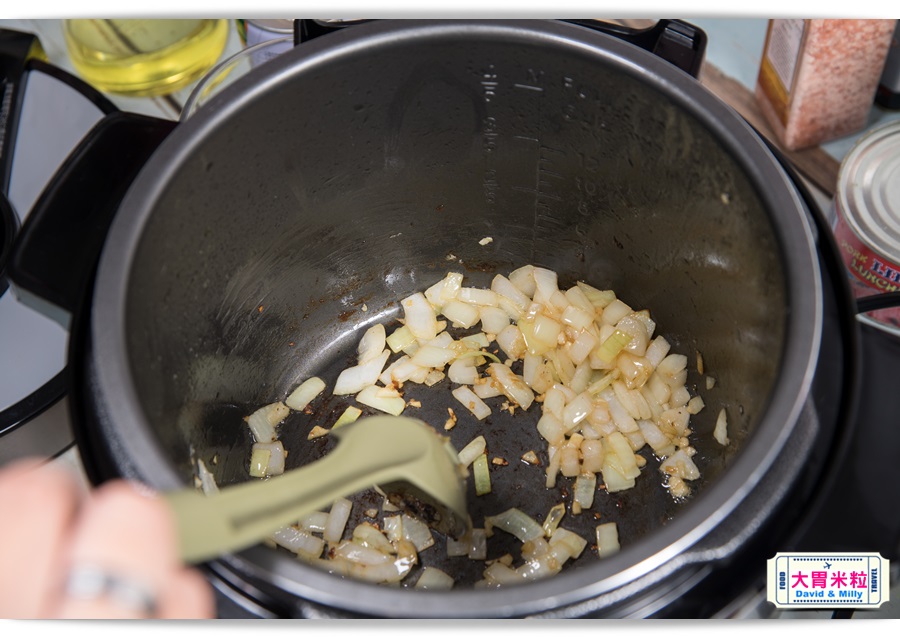 年菜就靠這一鍋,Hitek全自動萬用料理壓力鍋,16種烹調模式只要一鍵搞定,燉牛腱只需30分鐘軟嫩無比,含2道壓力鍋食譜料理