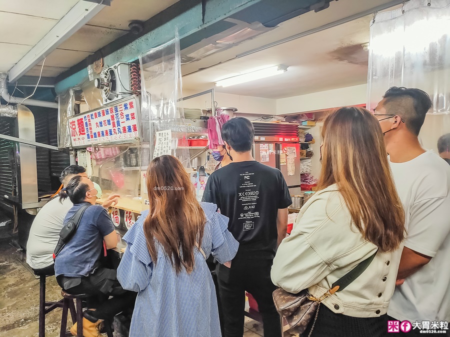 台北興安街美食│福德涼麵。夜貓子最愛宵夜～24小時營業的老字號涼麵，配上暖呼呼三合一味噌湯超飽足！捷運南京復興站美食,台北宵夜推薦,台北深夜食堂推薦,台北24小時美食,@大胃米粒DAVID+MILLY