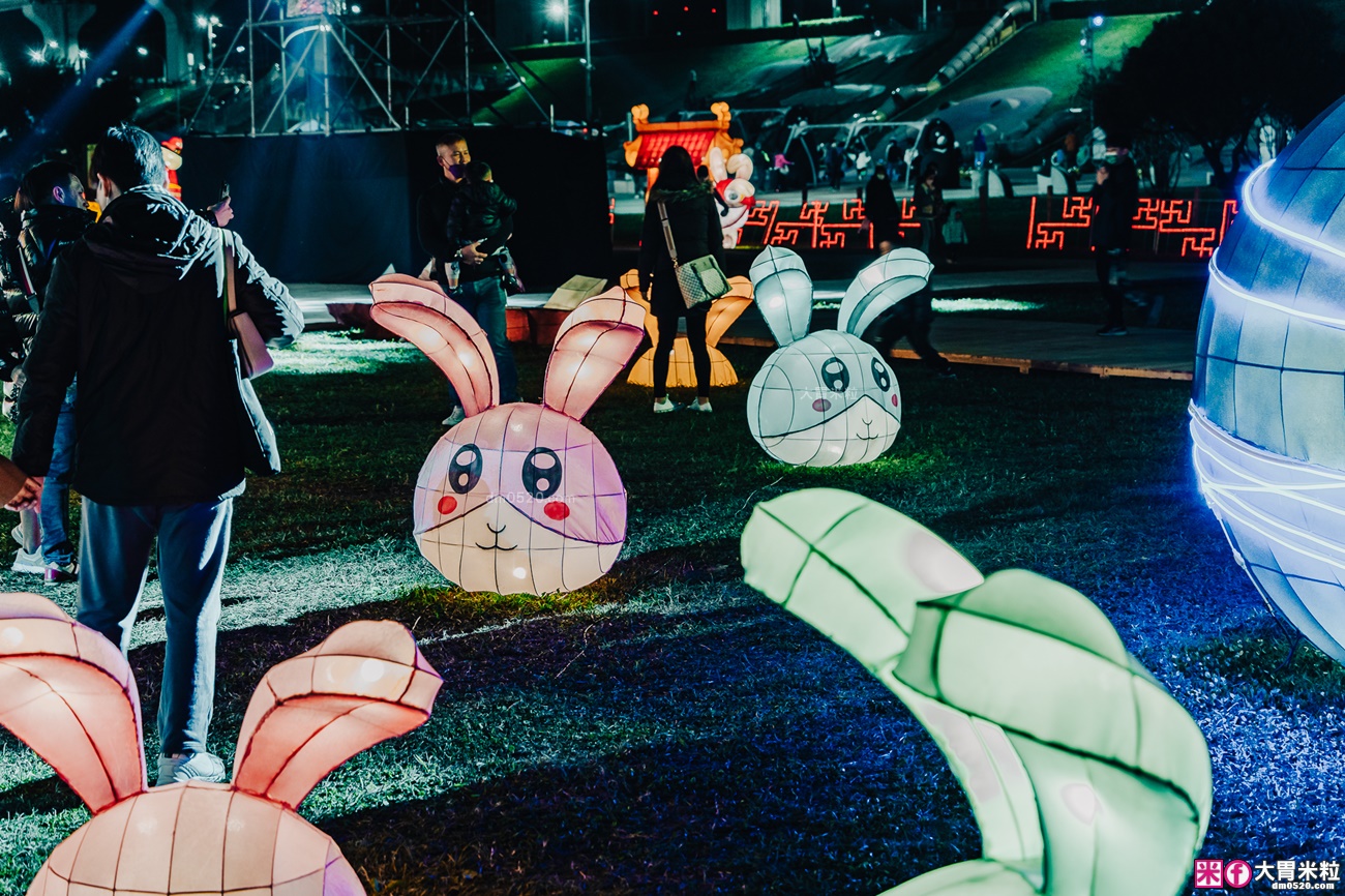 兔年元宵節就來逛「2023新北燈會」必拍外太空的LUCKY兔+八大主題五大展演活動＋全台最大特色溜滑梯的熊猴森樂園,兔年元宵燈會推薦,。