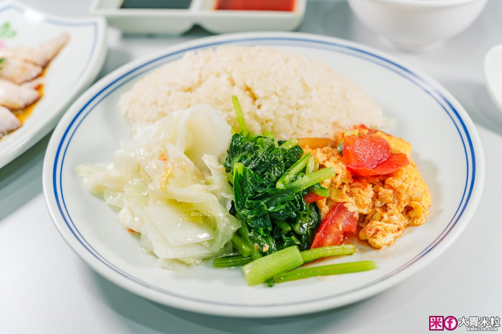 夏天必吃冰涼海南雞飯~免費雞骨湯喝到飽│搭配特製黑醬油+辣椒醬~道地好味道│新莊雞腿飯推薦│新北海南雞飯推薦好吃雞海南雞飯 新莊新泰店(菜單)│