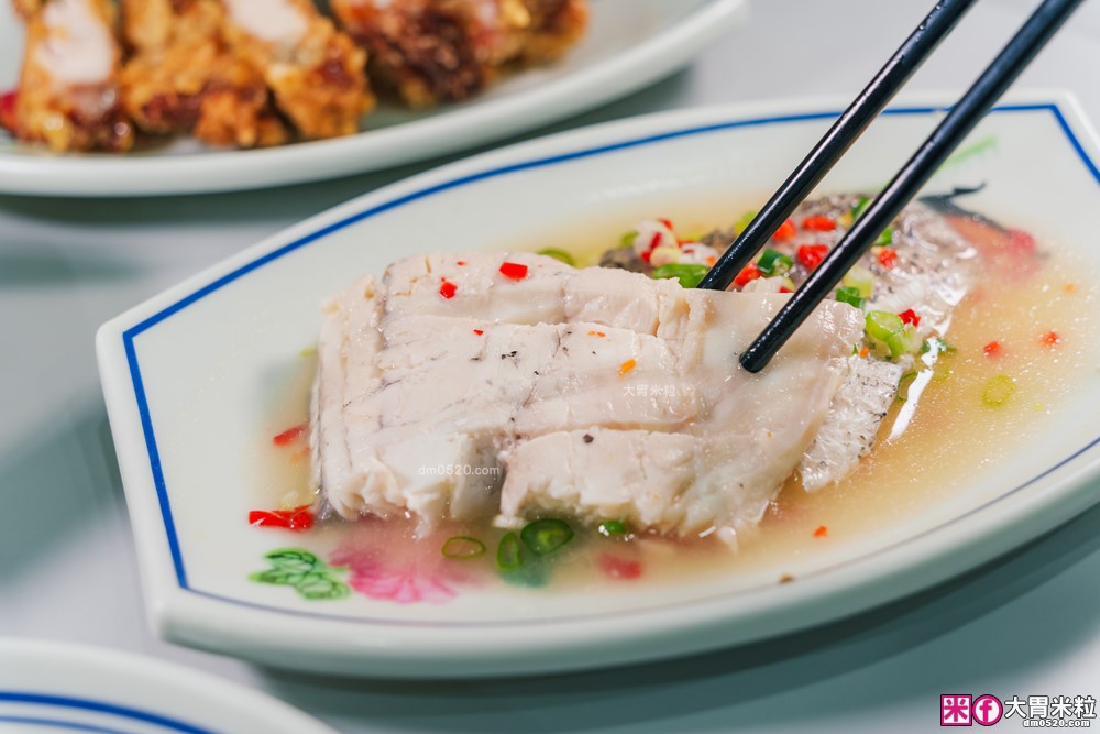 夏天必吃冰涼海南雞飯~免費雞骨湯喝到飽│好吃雞海南雞飯 新莊新泰店(菜單)│搭配特製黑醬油+辣椒醬~道地好味道│新莊雞腿飯推薦│新北海南雞飯推薦