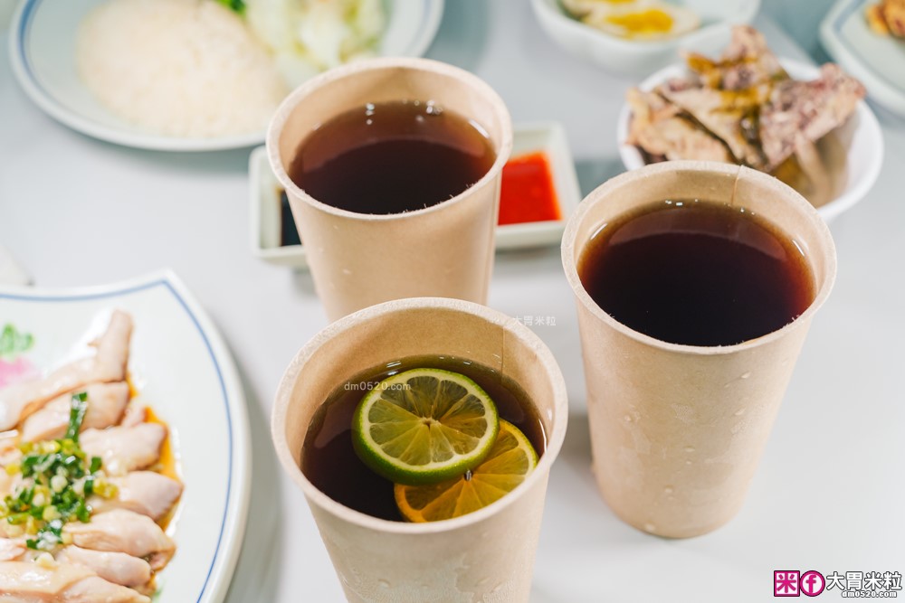 夏天必吃冰涼海南雞飯~免費雞骨湯喝到飽│好吃雞海南雞飯 新莊新泰店(菜單)│搭配特製黑醬油+辣椒醬~道地好味道│新莊雞腿飯推薦│新北海南雞飯推薦