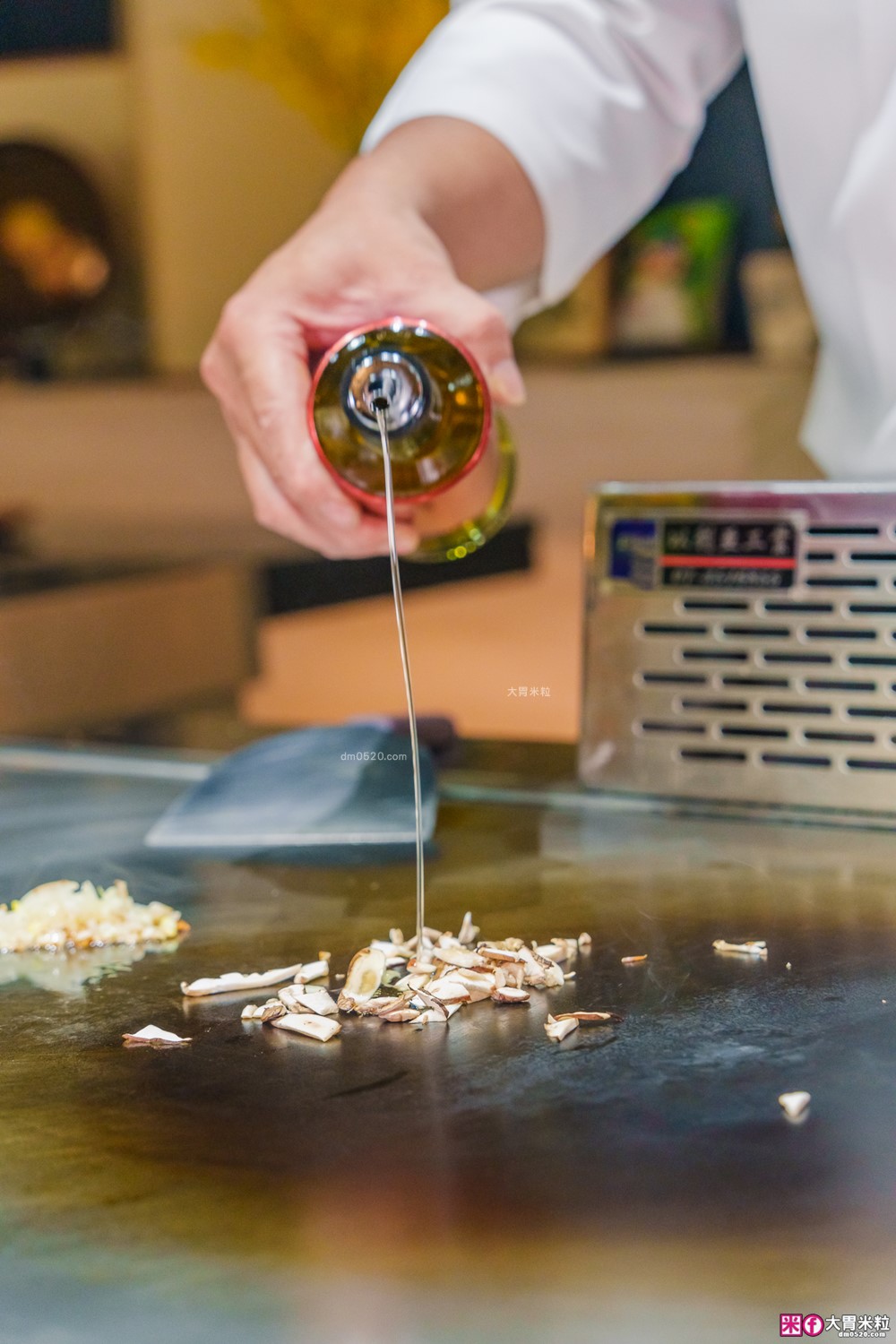 桃園中壢美食│粋割烹鐵板燒(菜單)│白蘭地炙燒牛排x活龍蝦x生食級干貝～海陸食材通通吃得到│中壢質感聚餐約會餐廳推薦│中壢無菜單鐵板燒推薦