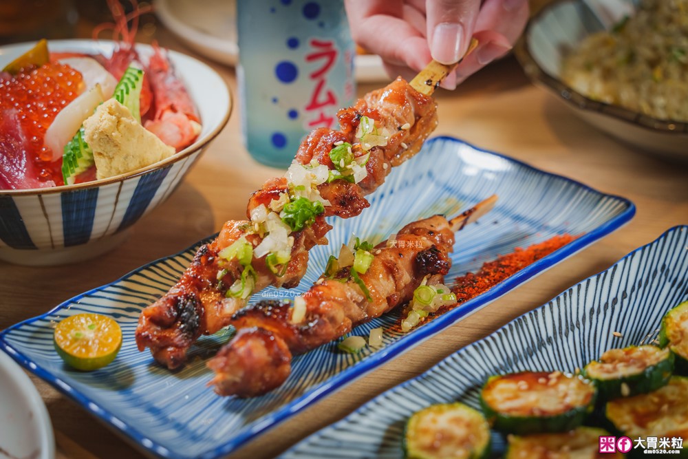 桃園中壢美食│海柒居酒屋(菜單)│高CP值串燒+生魚海鮮丼飯+牛筋味噌鍋│中壢深夜食堂~下班就來這聚餐微醺│中壢居酒屋推薦│中壢宵夜推薦