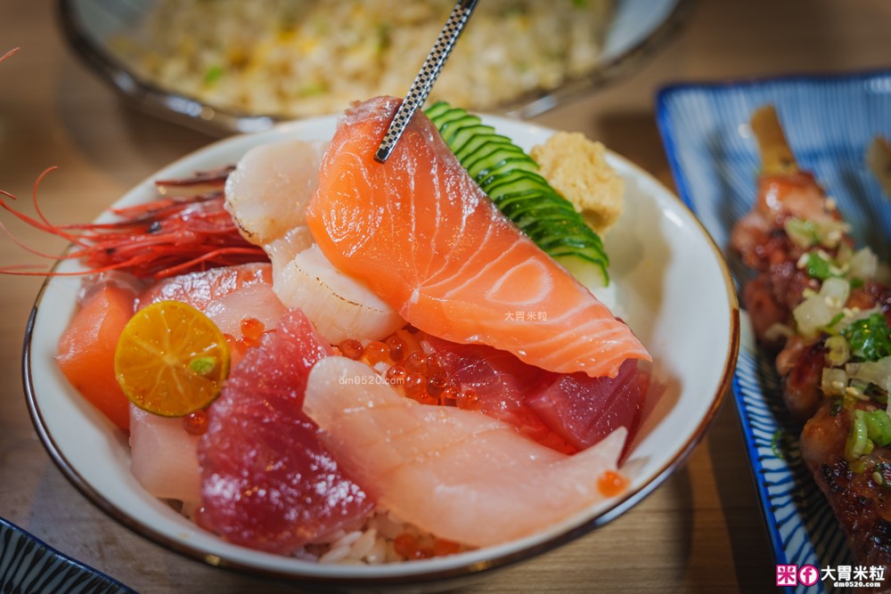 桃園中壢美食│海柒居酒屋(菜單)│高CP值串燒+生魚海鮮丼飯+牛筋味噌鍋│中壢深夜食堂~下班就來這聚餐微醺│中壢居酒屋推薦│中壢宵夜推薦