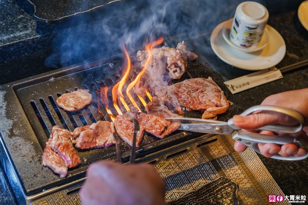 海童日本料理(菜單)│中壢老字號日料推「燒肉」囉│日本A5和牛海膽蓋飯+現撈活龍蝦+松葉蟹火鍋~高CP值燒肉吃到痛風也願意│中壢海鮮餐廳推薦│中壢燒肉推薦