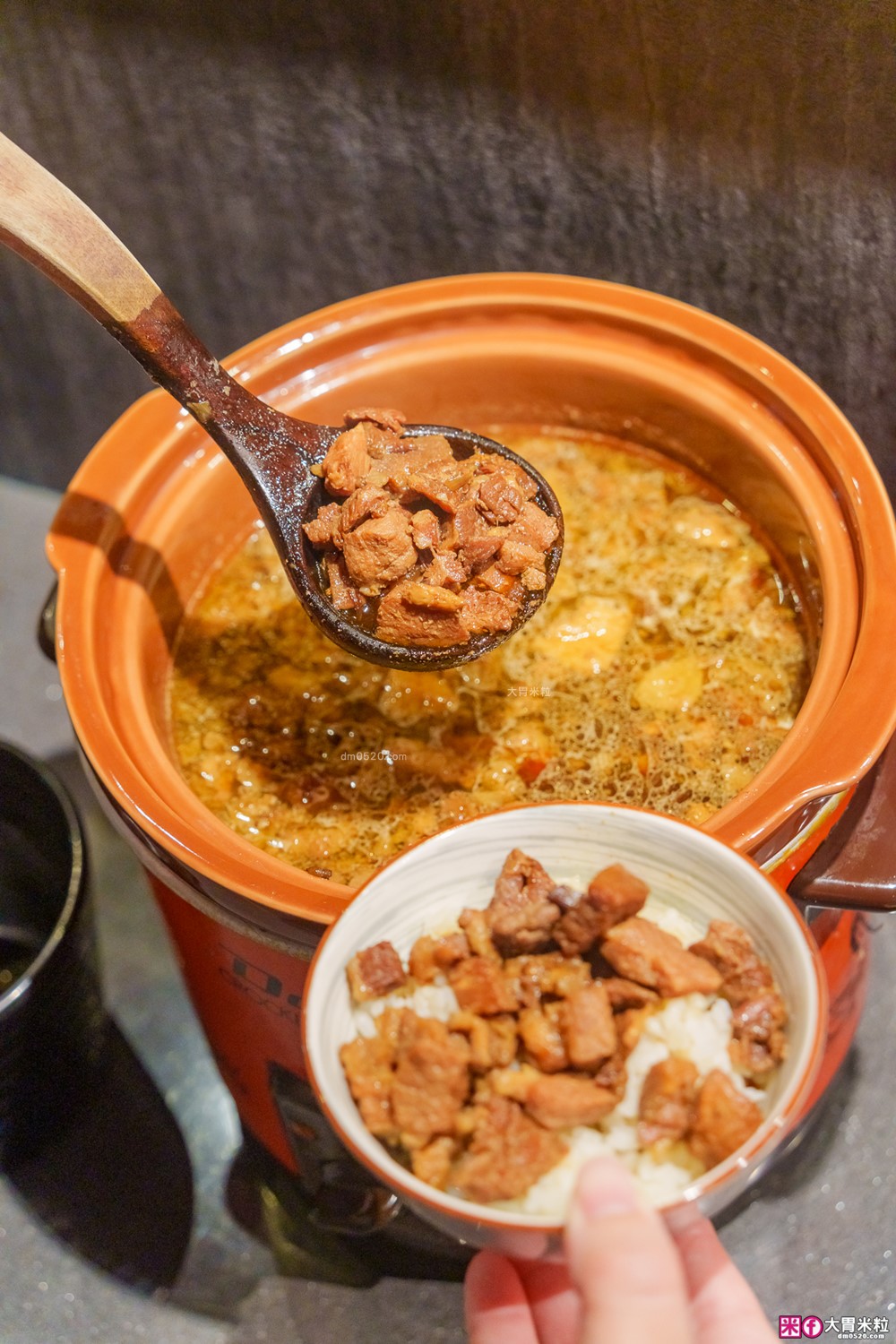 全台首創魷魚螺肉蒜湯火鍋吃到飽│石撈麻辣鴛鴦鍋(菜單)│現切牛小排+鮮蚵+獨家火鍋料通通698元無限吃│台北麻辣鍋吃到飽推薦│松江南京站火鍋推薦