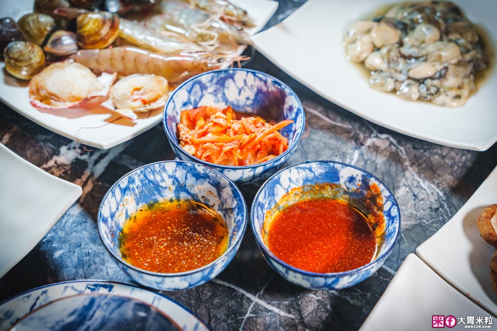 全台首創魷魚螺肉蒜湯火鍋吃到飽│石撈麻辣鴛鴦鍋(菜單)│現切牛小排+鮮蚵+獨家火鍋料通通698元無限吃│台北麻辣鍋吃到飽推薦│松江南京站火鍋推薦