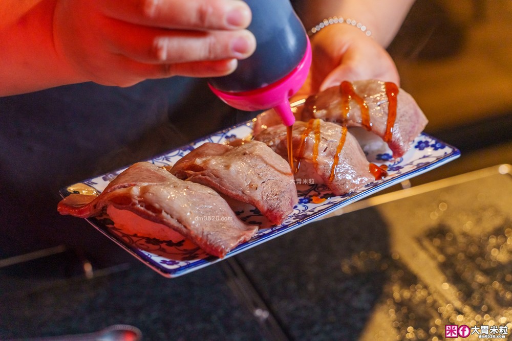 全台首創魷魚螺肉蒜湯火鍋吃到飽│石撈麻辣鴛鴦鍋(菜單)│現切牛小排+鮮蚵+獨家火鍋料通通698元無限吃│台北麻辣鍋吃到飽推薦│松江南京站火鍋推薦