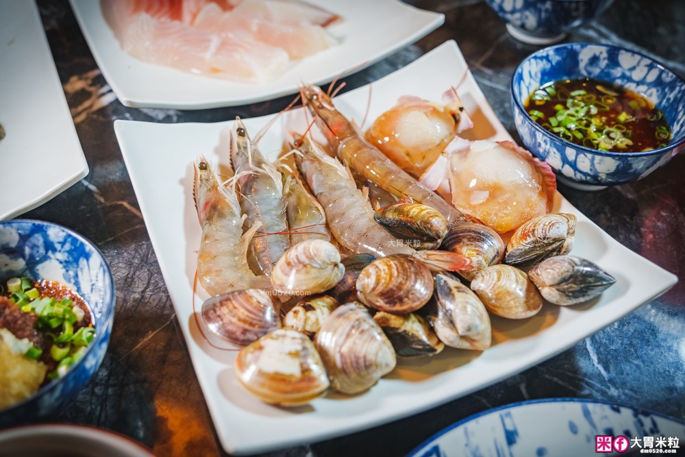 全台首創魷魚螺肉蒜湯火鍋吃到飽│石撈麻辣鴛鴦鍋(菜單)│現切牛小排+鮮蚵+獨家火鍋料通通698元無限吃│台北麻辣鍋吃到飽推薦│松江南京站火鍋推薦