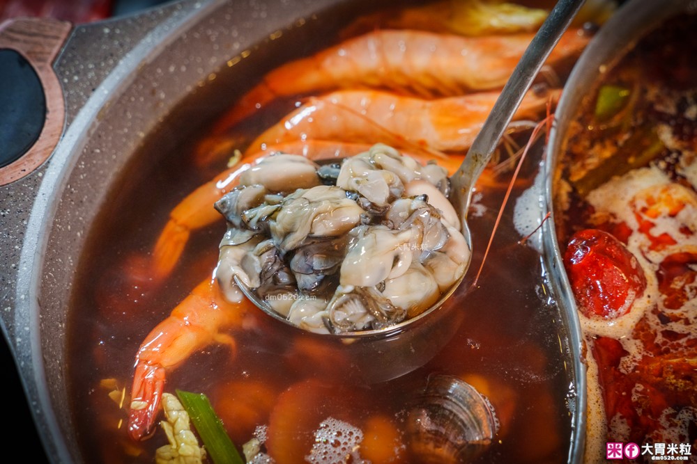 全台首創魷魚螺肉蒜湯火鍋吃到飽│石撈麻辣鴛鴦鍋(菜單)│現切牛小排+鮮蚵+獨家火鍋料通通698元無限吃│台北麻辣鍋吃到飽推薦│松江南京站火鍋推薦