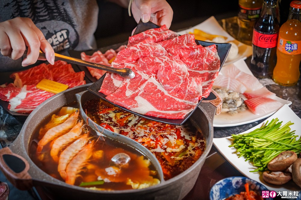 全台首創魷魚螺肉蒜湯火鍋吃到飽│石撈麻辣鴛鴦鍋(菜單)│現切牛小排+鮮蚵+獨家火鍋料通通698元無限吃│台北麻辣鍋吃到飽推薦│松江南京站火鍋推薦