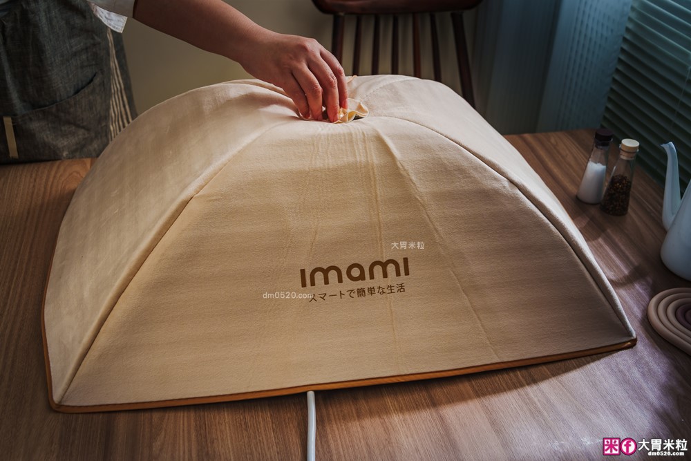 秋冬飯菜永遠熱呼呼！開箱實測「imami 暖食樂PRO」第二代雙效智能加熱飯菜保溫板│不挑器皿保溫+黑晶電陶爐加熱～一板多用