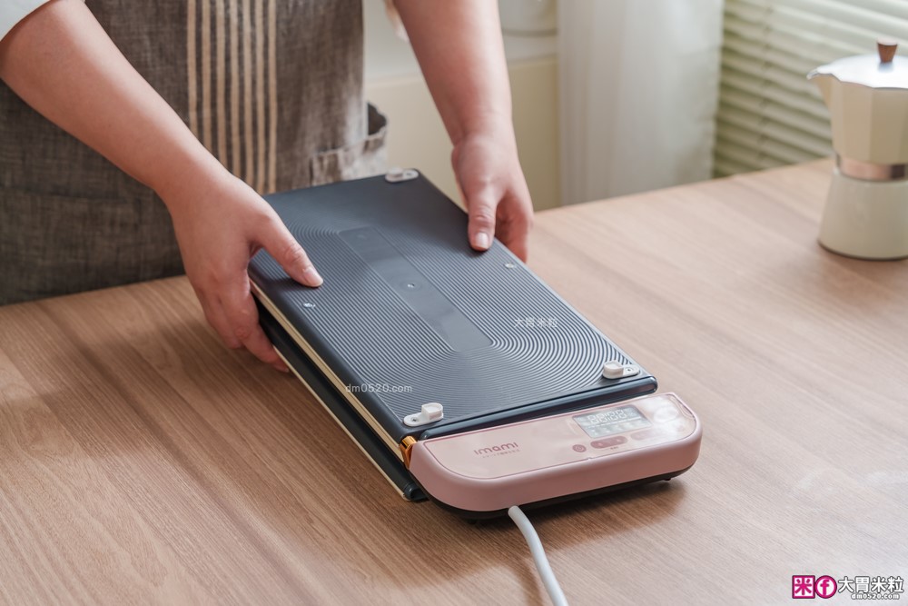 秋冬飯菜永遠熱呼呼！開箱實測「imami 暖食樂PRO」第二代雙效智能加熱飯菜保溫板│不挑器皿保溫+黑晶電陶爐加熱～一板多用