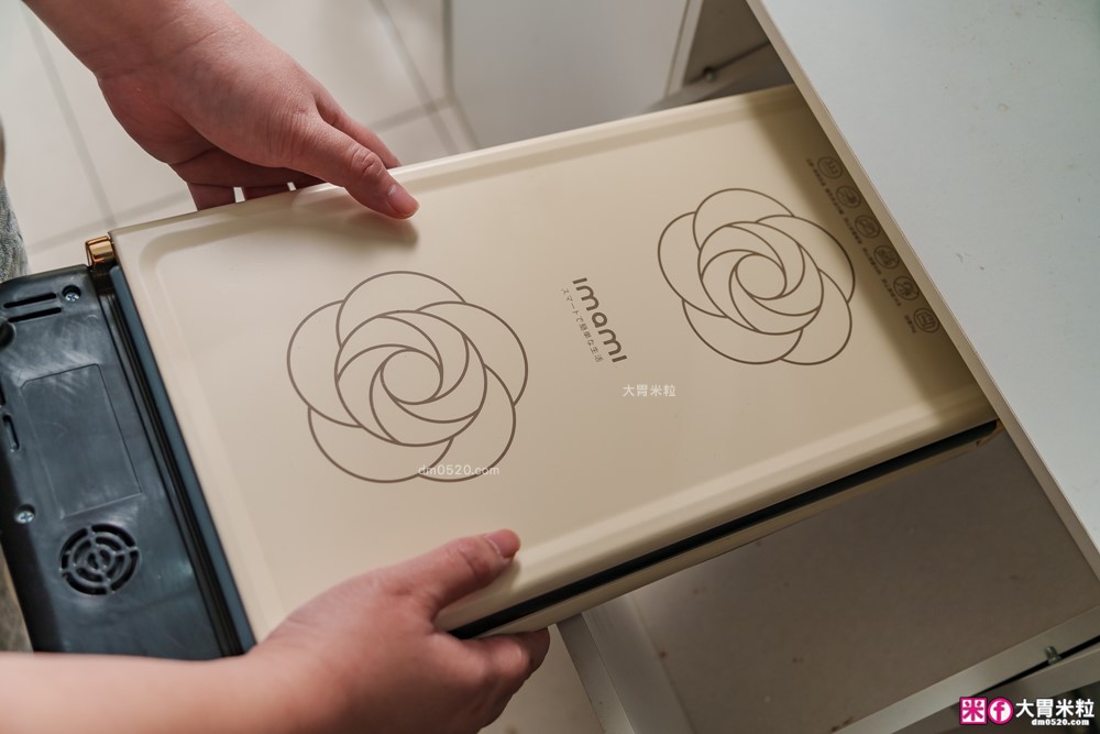 秋冬飯菜永遠熱呼呼！開箱實測「imami 暖食樂PRO」第二代雙效智能加熱飯菜保溫板│不挑器皿保溫+黑晶電陶爐加熱～一板多用