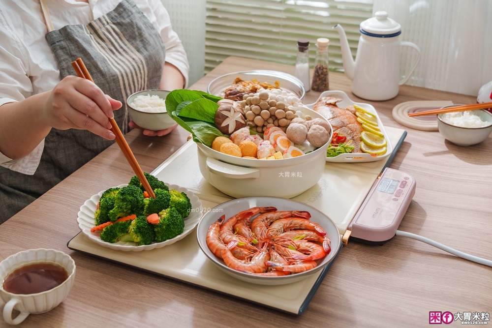 秋冬飯菜永遠熱呼呼！開箱實測「imami 暖食樂PRO」第二代雙效智能加熱飯菜保溫板│不挑器皿保溫+黑晶電陶爐加熱～一板多用