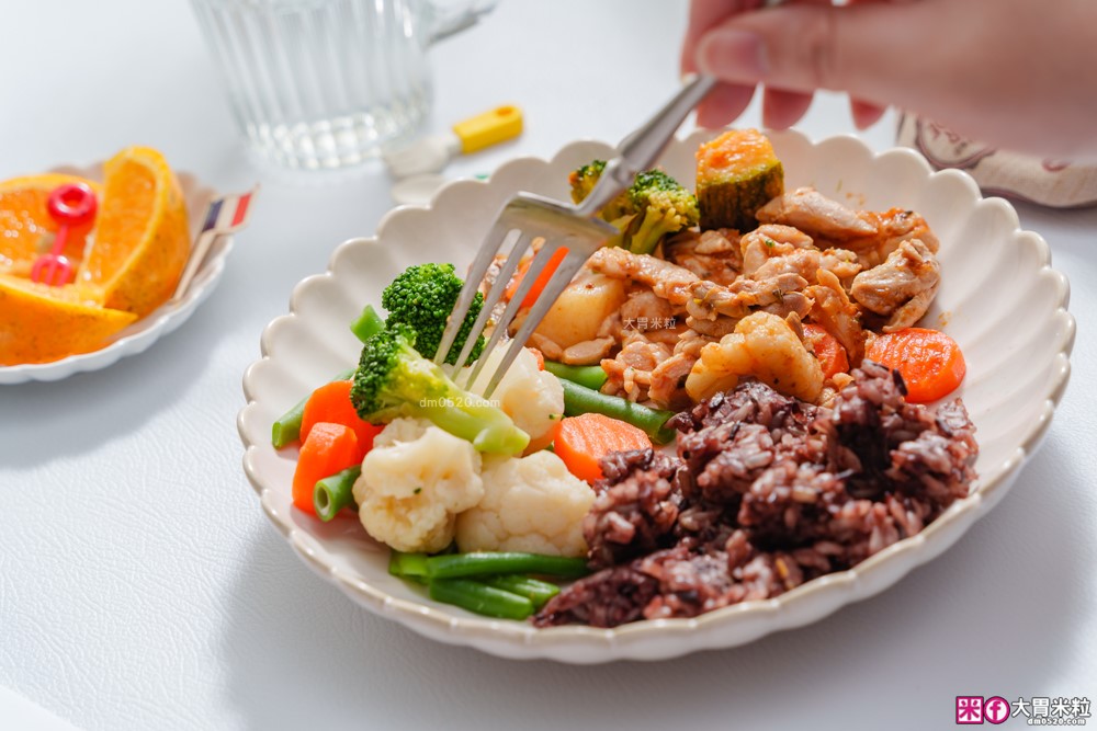 忙碌上班族+健身低醣族美味神幫手│小宅食袋211餐盤健康餐~300低卡冷凍包~只要10分鐘微波輕鬆上桌│低卡調理包推薦│低醣便當推薦