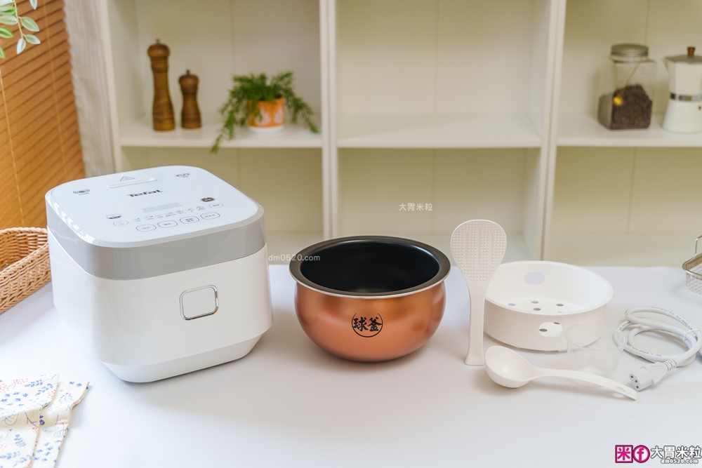 開箱】Tefal 特福 IH 熱旋球釜電子鍋6人份｜一鍋煮飯、燉湯、蒸炊、煮粥樣樣來！懶人料理也能端出職人級水準│iCook愛料理市集-廚具開箱(三一)