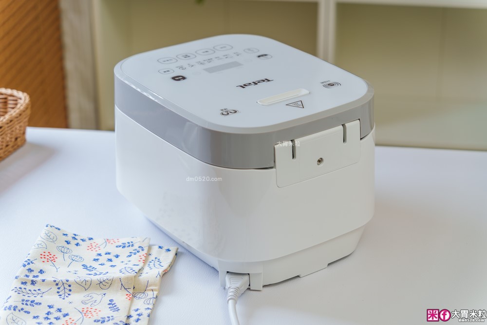 開箱】Tefal 特福 IH 熱旋球釜電子鍋6人份｜一鍋煮飯、燉湯、蒸炊、煮粥樣樣來！懶人料理也能端出職人級水準│iCook愛料理市集-廚具開箱(三一)