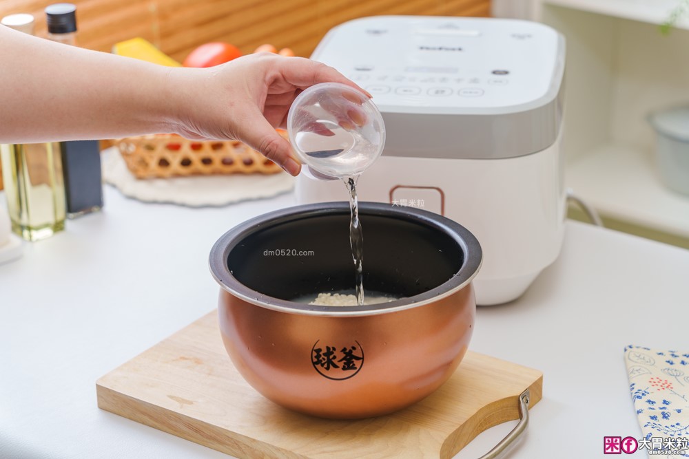 開箱】Tefal 特福 IH 熱旋球釜電子鍋6人份｜一鍋煮飯、燉湯、蒸炊、煮粥樣樣來！懶人料理也能端出職人級水準│iCook愛料理市集-廚具開箱(三一)