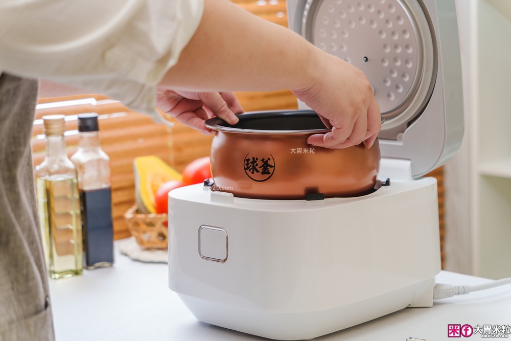 開箱】Tefal 特福 IH 熱旋球釜電子鍋6人份｜一鍋煮飯、燉湯、蒸炊、煮粥樣樣來！懶人料理也能端出職人級水準│iCook愛料理市集-廚具開箱(三一)