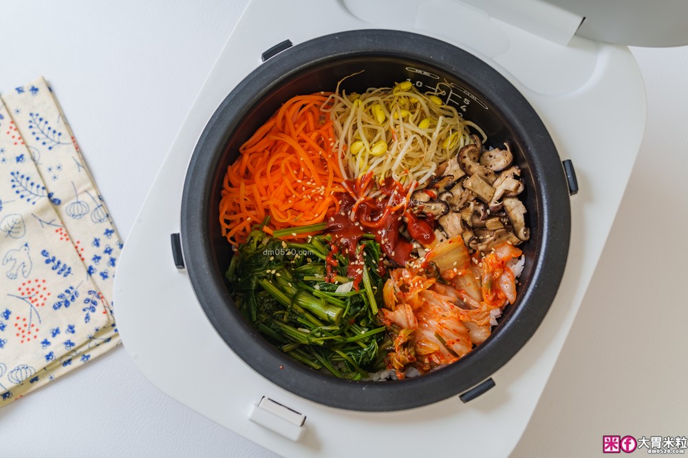 開箱】Tefal 特福 IH 熱旋球釜電子鍋6人份｜一鍋煮飯、燉湯、蒸炊、煮粥樣樣來！懶人料理也能端出職人級水準│iCook愛料理市集-廚具開箱(三一)