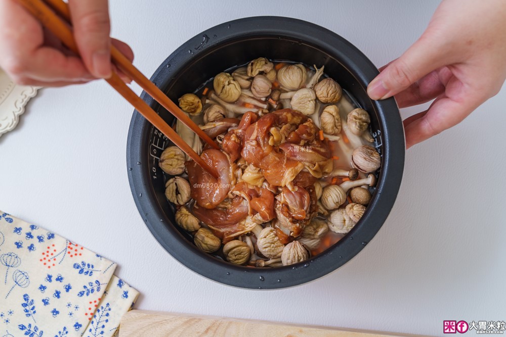 開箱】Tefal 特福 IH 熱旋球釜電子鍋6人份｜一鍋煮飯、燉湯、蒸炊、煮粥樣樣來！懶人料理也能端出職人級水準│iCook愛料理市集-廚具開箱(三一)