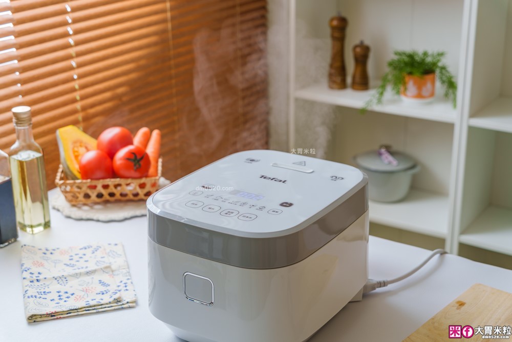 開箱】Tefal 特福 IH 熱旋球釜電子鍋6人份｜一鍋煮飯、燉湯、蒸炊、煮粥樣樣來！懶人料理也能端出職人級水準│iCook愛料理市集-廚具開箱(三一)
