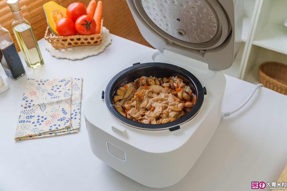 開箱】Tefal 特福 IH 熱旋球釜電子鍋6人份｜一鍋煮飯、燉湯、蒸炊、煮粥樣樣來！懶人料理也能端出職人級水準│iCook愛料理市集-廚具開箱(三一)