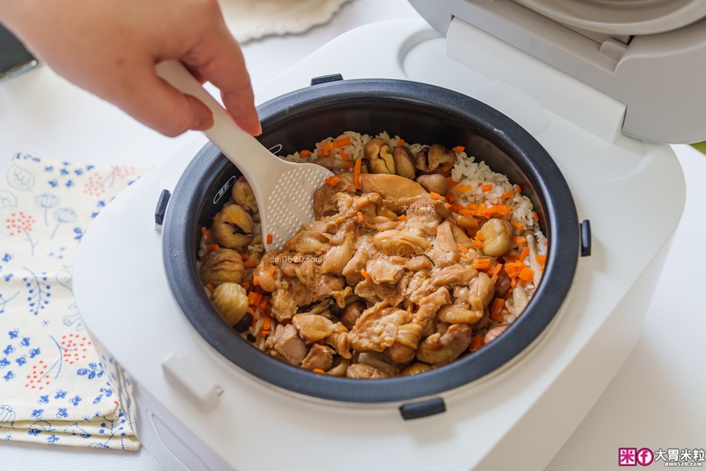 開箱】Tefal 特福 IH 熱旋球釜電子鍋6人份｜一鍋煮飯、燉湯、蒸炊、煮粥樣樣來！懶人料理也能端出職人級水準│iCook愛料理市集-廚具開箱(三一)