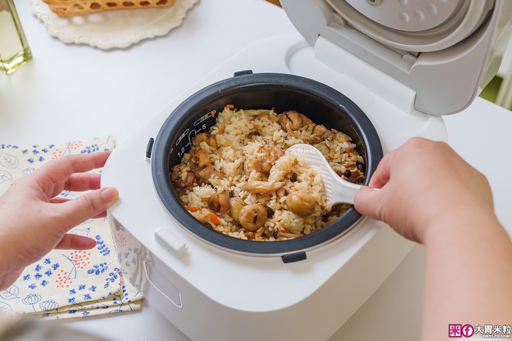 開箱】Tefal 特福 IH 熱旋球釜電子鍋6人份｜一鍋煮飯、燉湯、蒸炊、煮粥樣樣來！懶人料理也能端出職人級水準│iCook愛料理市集-廚具開箱(三一)