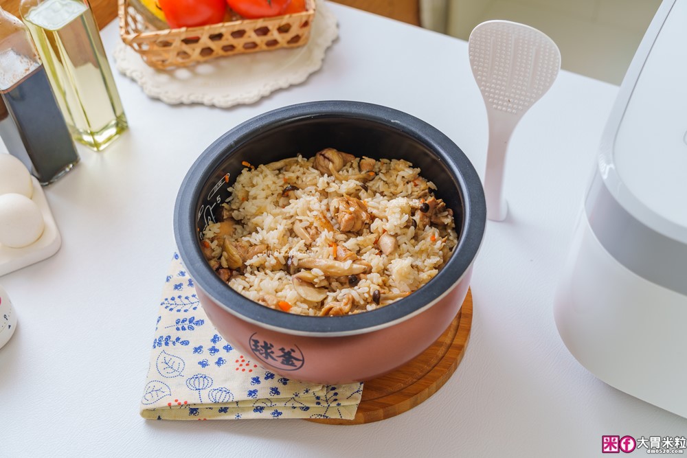 開箱】Tefal 特福 IH 熱旋球釜電子鍋6人份｜一鍋煮飯、燉湯、蒸炊、煮粥樣樣來！懶人料理也能端出職人級水準│iCook愛料理市集-廚具開箱(三一)