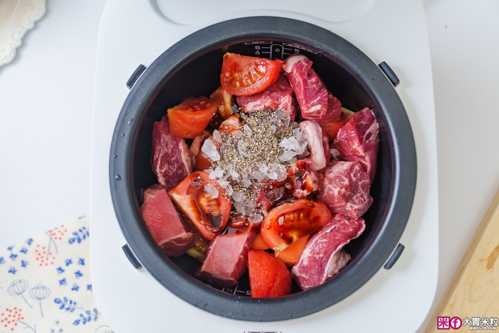 開箱】Tefal 特福 IH 熱旋球釜電子鍋6人份｜一鍋煮飯、燉湯、蒸炊、煮粥樣樣來！懶人料理也能端出職人級水準│iCook愛料理市集-廚具開箱(三一)