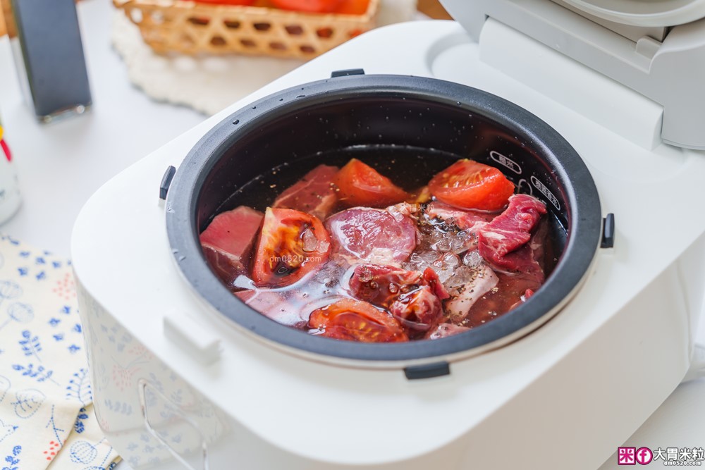 開箱】Tefal 特福 IH 熱旋球釜電子鍋6人份｜一鍋煮飯、燉湯、蒸炊、煮粥樣樣來！懶人料理也能端出職人級水準│iCook愛料理市集-廚具開箱(三一)