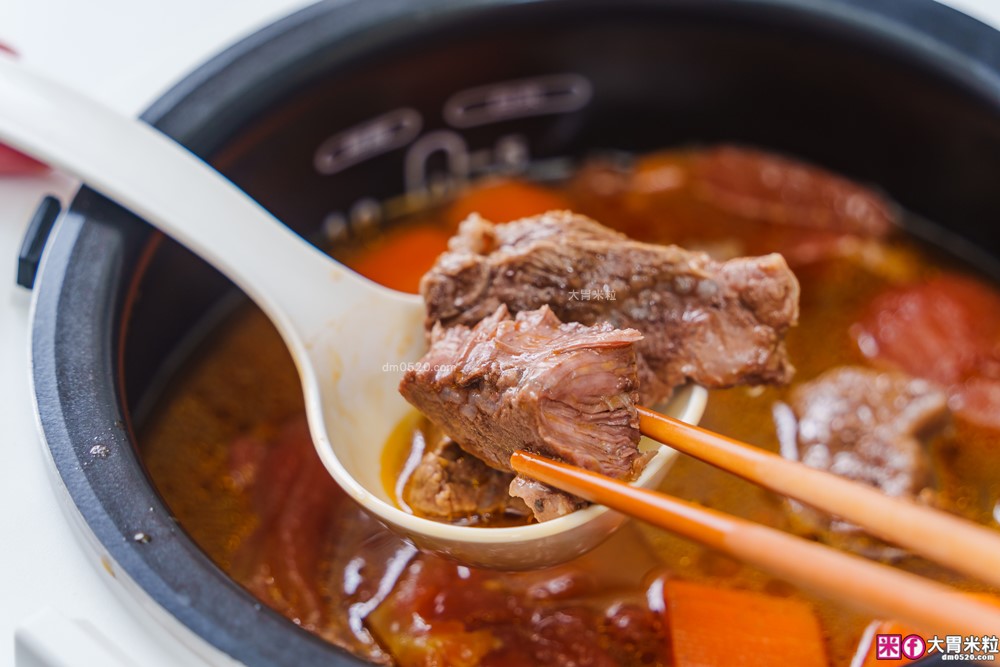 開箱】Tefal 特福 IH 熱旋球釜電子鍋6人份｜一鍋煮飯、燉湯、蒸炊、煮粥樣樣來！懶人料理也能端出職人級水準│iCook愛料理市集-廚具開箱(三一)