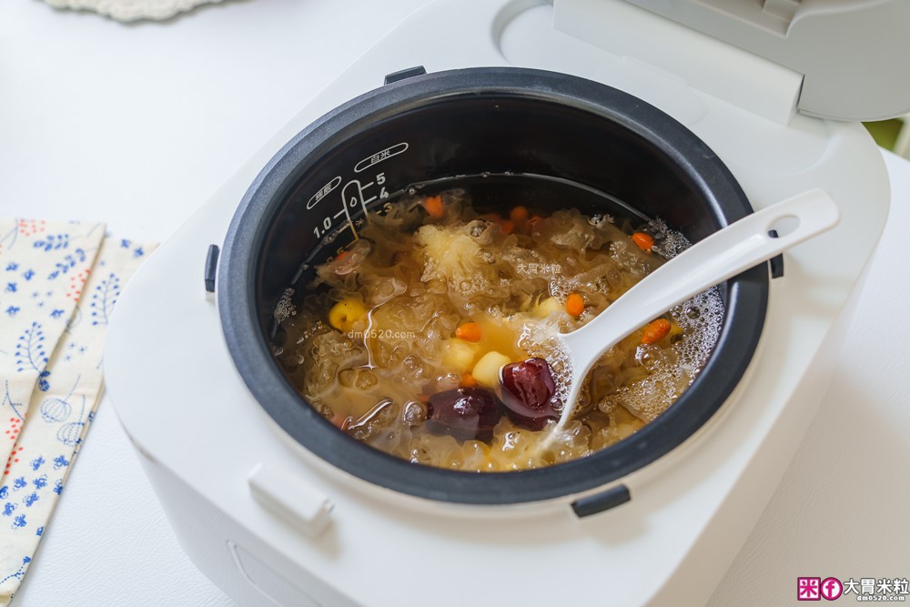 開箱】Tefal 特福 IH 熱旋球釜電子鍋6人份｜一鍋煮飯、燉湯、蒸炊、煮粥樣樣來！懶人料理也能端出職人級水準│iCook愛料理市集-廚具開箱(三一)