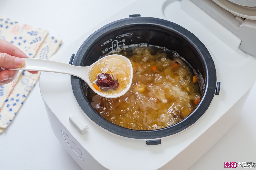 開箱】Tefal 特福 IH 熱旋球釜電子鍋6人份｜一鍋煮飯、燉湯、蒸炊、煮粥樣樣來！懶人料理也能端出職人級水準│iCook愛料理市集-廚具開箱(三一)