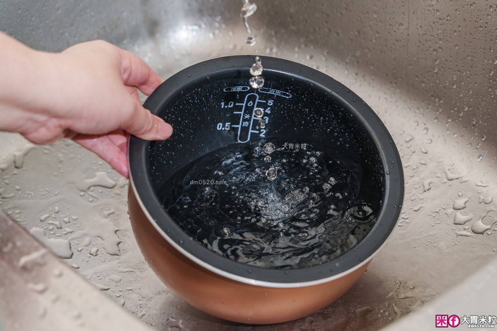 開箱】Tefal 特福 IH 熱旋球釜電子鍋6人份｜一鍋煮飯、燉湯、蒸炊、煮粥樣樣來！懶人料理也能端出職人級水準│iCook愛料理市集-廚具開箱(三一)