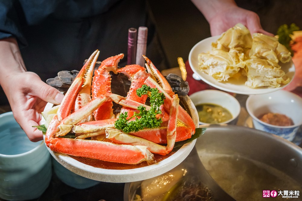 火鍋界愛馬仕推出松葉蟹套餐囉│二本松涮涮屋(菜單)│大啖松葉蟹五吃~桌邊服務全程免動手│台北大安區美食推薦