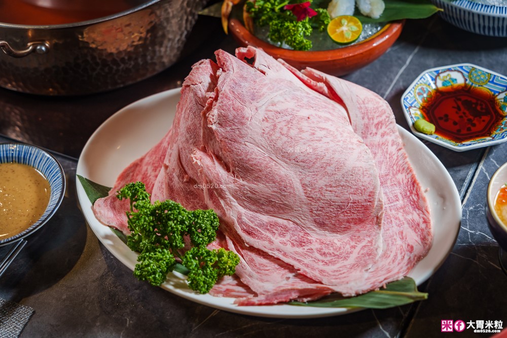 火鍋界愛馬仕推出松葉蟹套餐囉│二本松涮涮屋(菜單)│大啖松葉蟹五吃~桌邊服務全程免動手│台北大安區美食推薦