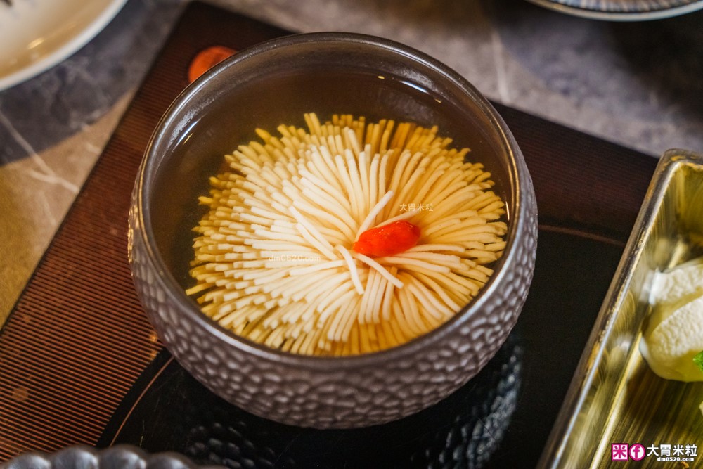 火鍋界愛馬仕推出松葉蟹套餐囉│二本松涮涮屋(菜單)│大啖松葉蟹五吃~桌邊服務全程免動手│台北大安區美食推薦 火鍋界愛馬仕推出松葉蟹套餐囉│二本松涮涮屋(菜單)│大啖松葉蟹五吃~桌邊服務全程免動手│台北大安區美食推薦