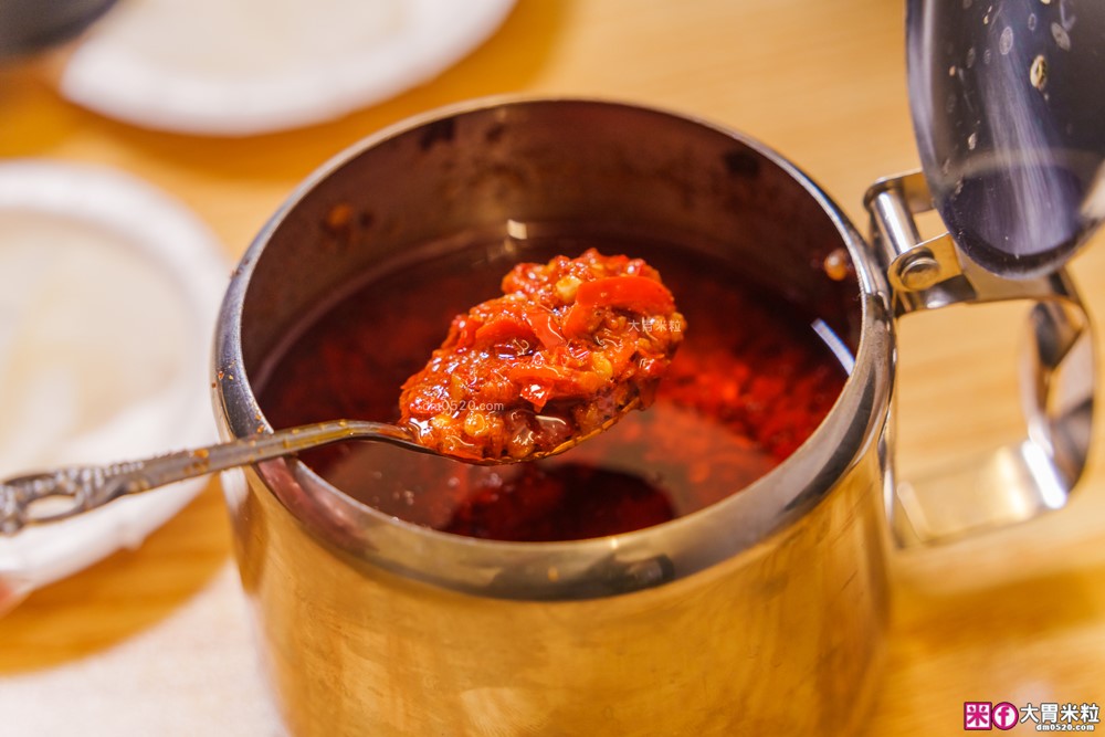 台北東區必吃人氣牛肉麵「牛殿下」秘傳金湯半筋半肉麵+秘製赤油乾拌麵│頂級牛頰肉軟嫩入口即化│忠孝敦化站美食推薦