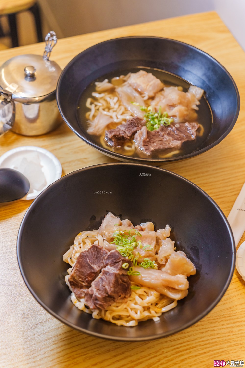 台北東區必吃人氣牛肉麵「牛殿下」秘傳金湯半筋半肉麵+秘製赤油乾拌麵│頂級牛頰肉軟嫩入口即化│忠孝敦化站美食推薦