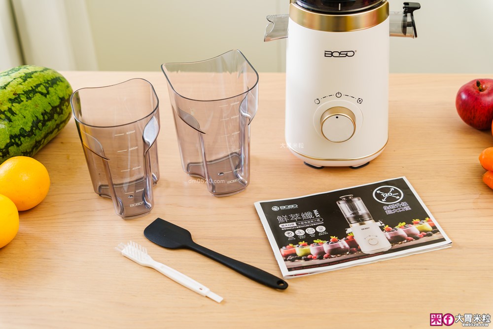 整顆蘋果直接榨【BOSO 鮮萃纖Max 超大口徑冷壓慢磨果汁機旗艦款】創新慢磨技術、99.6%純汁率、果汁到冰沙一站式搞定! 整顆蘋果直接榨【BOSO 鮮萃纖Max 超大口徑冷壓慢磨果汁機旗艦款】創新慢磨技術、99.6%純汁率、果汁到冰沙一站式搞定!