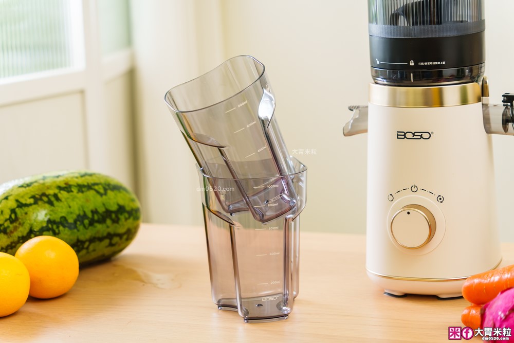 整顆蘋果直接榨【BOSO 鮮萃纖Max 超大口徑冷壓慢磨果汁機旗艦款】創新慢磨技術、99.6％純汁率、果汁到冰沙一站式搞定！