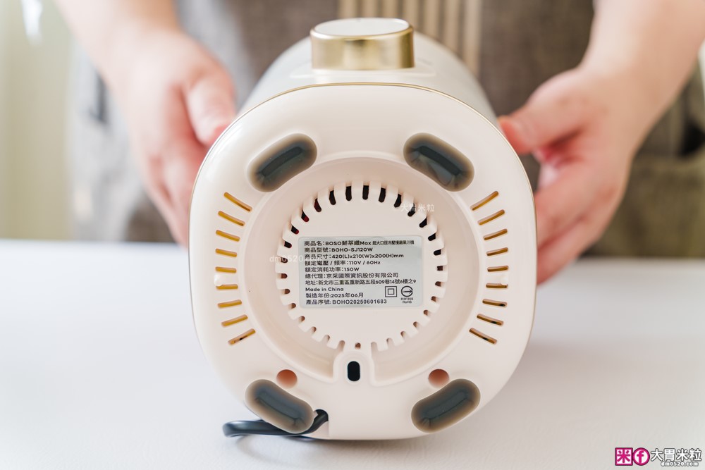 整顆蘋果直接榨【BOSO 鮮萃纖Max 超大口徑冷壓慢磨果汁機旗艦款】創新慢磨技術、99.6%純汁率、果汁到冰沙一站式搞定! 整顆蘋果直接榨【BOSO 鮮萃纖Max 超大口徑冷壓慢磨果汁機旗艦款】創新慢磨技術、99.6%純汁率、果汁到冰沙一站式搞定!