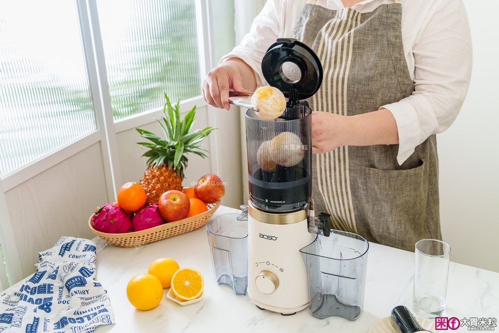 整顆蘋果直接榨【BOSO 鮮萃纖Max 超大口徑冷壓慢磨果汁機旗艦款】創新慢磨技術、99.6％純汁率、果汁到冰沙一站式搞定！