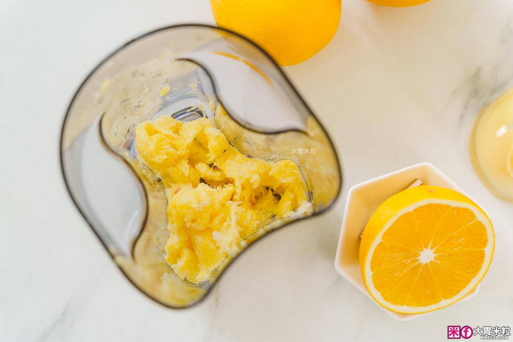 整顆蘋果直接榨【BOSO 鮮萃纖Max 超大口徑冷壓慢磨果汁機旗艦款】創新慢磨技術、99.6%純汁率、果汁到冰沙一站式搞定! 整顆蘋果直接榨【BOSO 鮮萃纖Max 超大口徑冷壓慢磨果汁機旗艦款】創新慢磨技術、99.6%純汁率、果汁到冰沙一站式搞定!