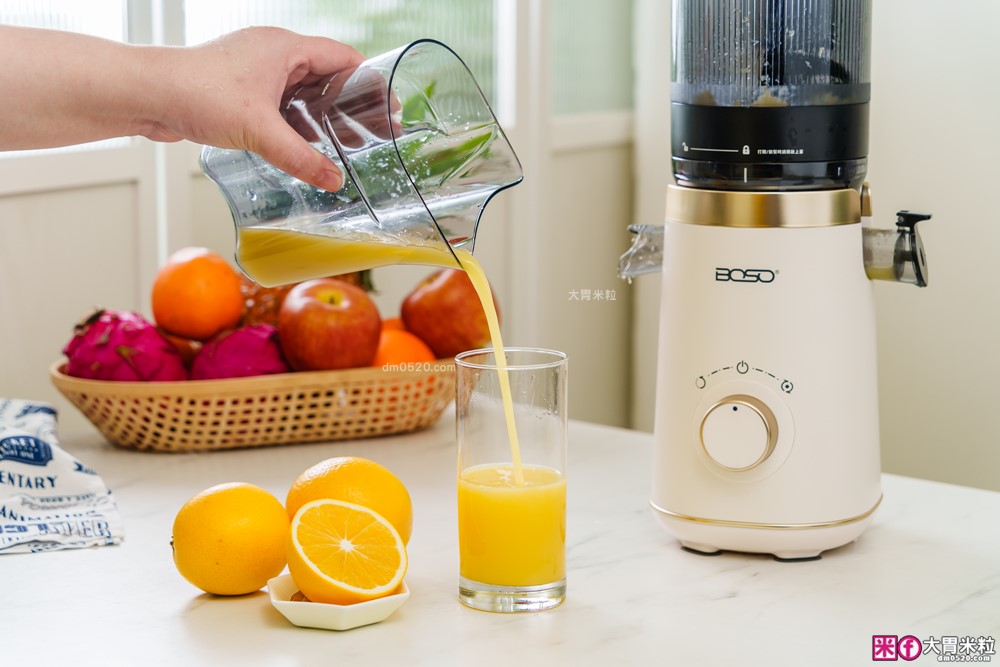 整顆蘋果直接榨【BOSO 鮮萃纖Max 超大口徑冷壓慢磨果汁機旗艦款】創新慢磨技術、99.6％純汁率、果汁到冰沙一站式搞定！