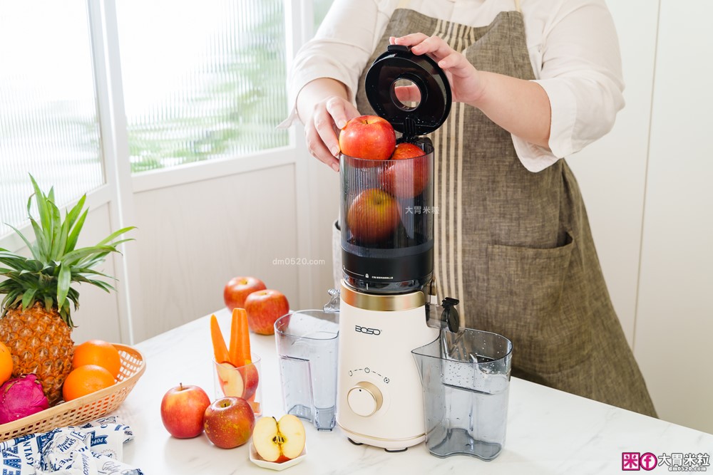 整顆蘋果直接榨【BOSO 鮮萃纖Max 超大口徑冷壓慢磨果汁機旗艦款】創新慢磨技術、99.6％純汁率、果汁到冰沙一站式搞定！